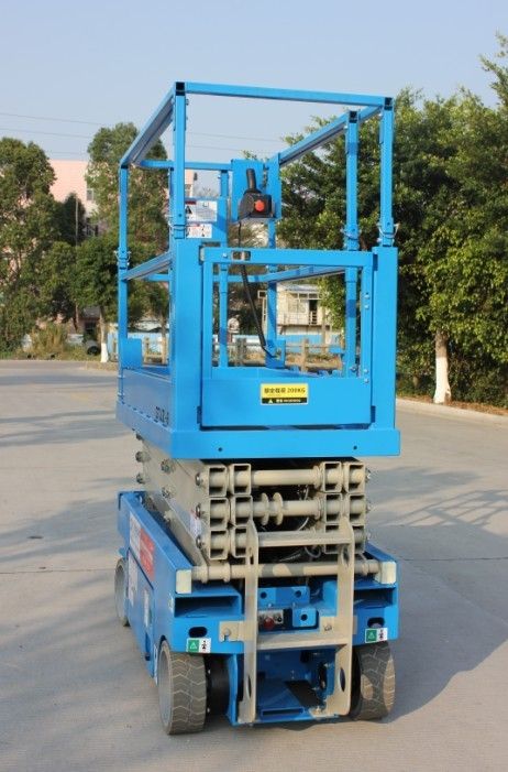 自行式升降平臺(tái)